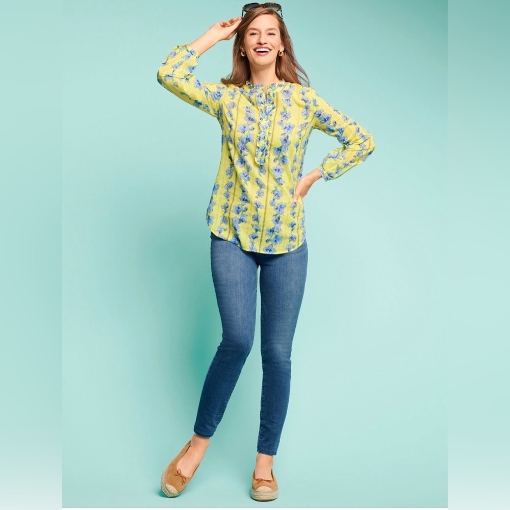 Talbots COTTON FEMININE POPOVER Blouse Size m SKIPPING FLORAL Pale Yellow Spring - Picture 2 of 9